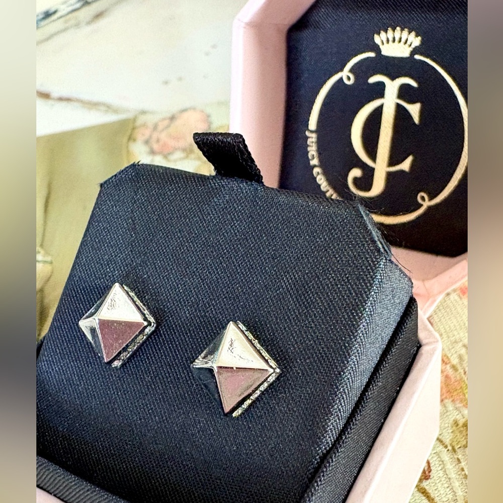 NIB HTF RARE Vintage Y2K Juicy Couture Silver Tone Rhinestone Stud Earrings